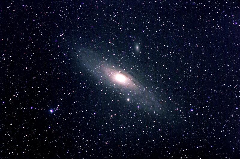 Der Andromedanebel M31 ist nicht wie die bisherigen ein Gasnebel sondern eine Galaxie!