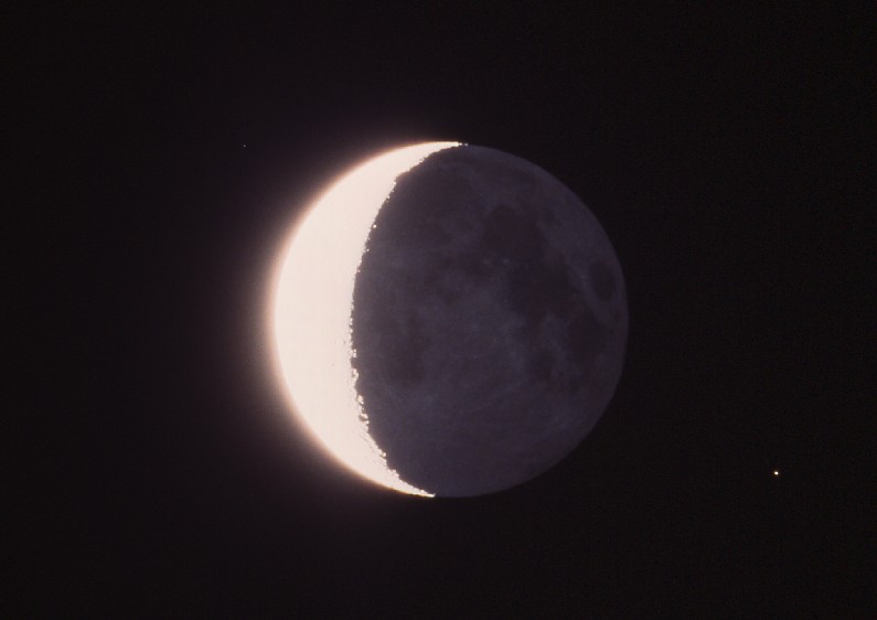 Mond mit Erdschein (aschgraues Mondlicht) 